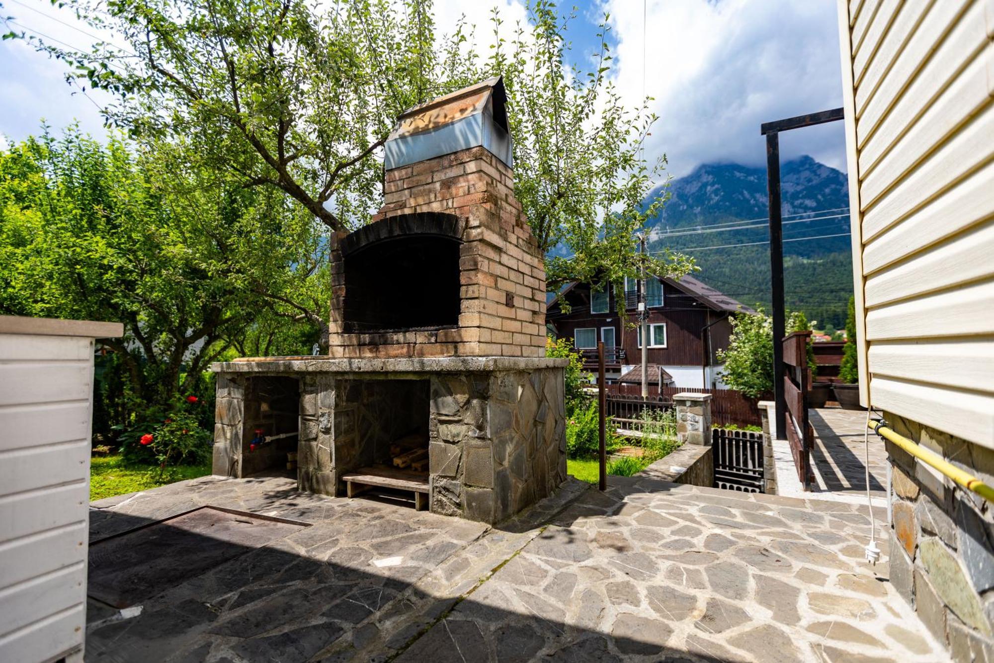 The Bear House Villa Buşteni Exteriör bild